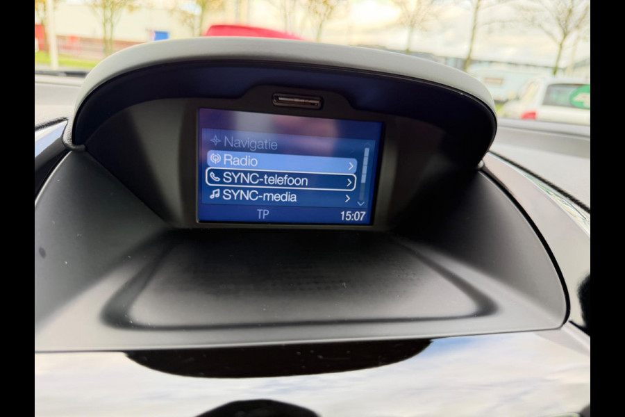 Ford B-MAX 1.0 EcoBoost Titanium, NAP, Camera, Trekhaak Ford B-MAX 1.0 EcoBoost Titanium, NAP, Camera, Trekhaak