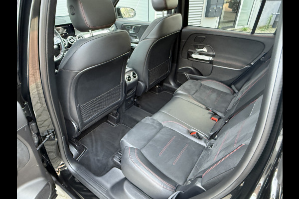 Mercedes-Benz Glb 180 Business Solution AMG | Panoramadak | Multibeam | Memorystoelen
