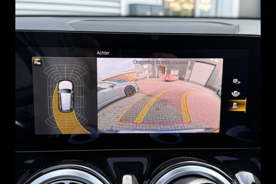 Mercedes-Benz Glb 180 Business Solution AMG | Panoramadak | Multibeam | Memorystoelen