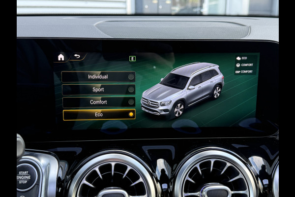 Mercedes-Benz Glb 180 Business Solution AMG | Panoramadak | Multibeam | Memorystoelen