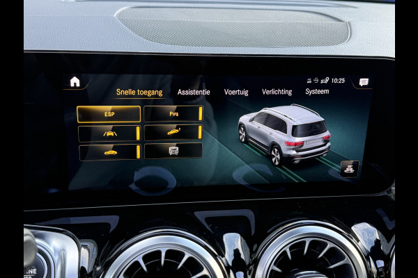 Mercedes-Benz Glb 180 Business Solution AMG | Panoramadak | Multibeam | Memorystoelen