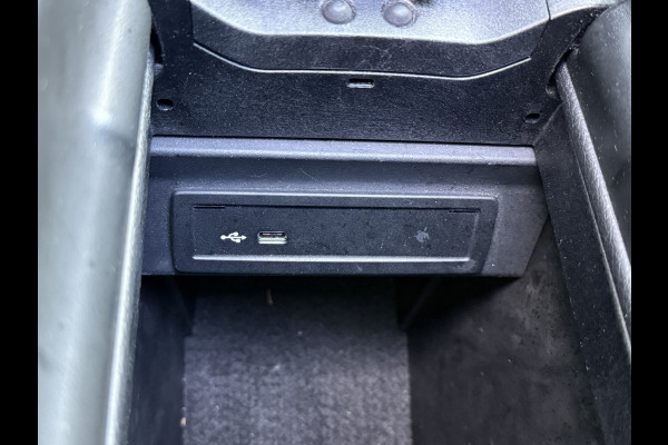 Mercedes-Benz Glb 180 Business Solution AMG | Panoramadak | Multibeam | Memorystoelen