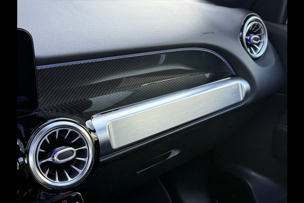 Mercedes-Benz Glb 180 Business Solution AMG | Panoramadak | Multibeam | Memorystoelen