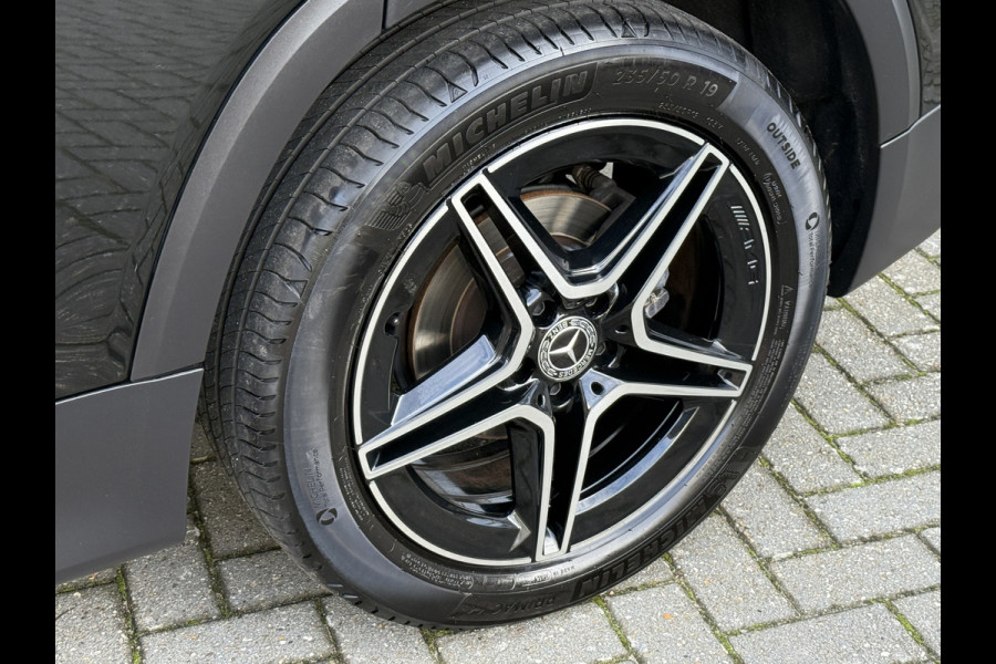 Mercedes-Benz Glb 180 Business Solution AMG | Panoramadak | Multibeam | Memorystoelen