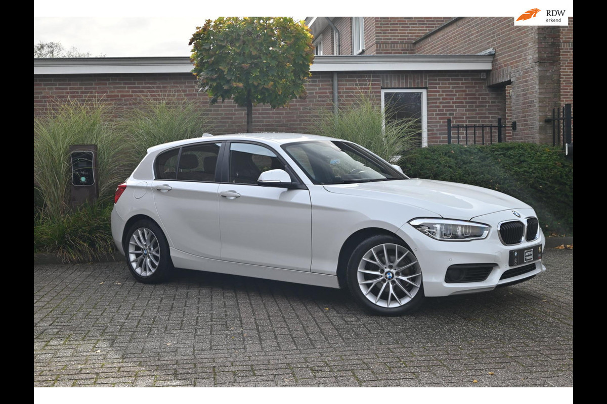 BMW 1-serie 118i Edition Shadow 136 PK Keyless Leder Stoelverwarming 17'' BMW 1-serie 118i Edition Shadow 136 PK Keyless Leder Stoelverwarming 17''