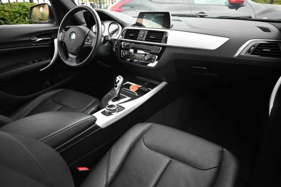 BMW 1-serie 118i Edition Shadow 136 PK Keyless Leder Stoelverwarming 17''