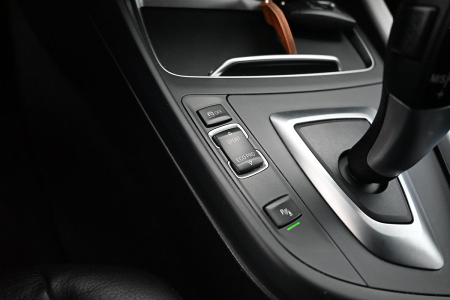 BMW 1-serie 118i Edition Shadow 136 PK Keyless Leder Stoelverwarming 17''