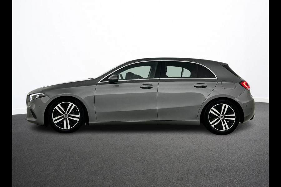 Mercedes-Benz A-Klasse 160 Business Solution Luxury Navigatie Apple Carplay/Android Auto Camera Parkeersensoren Cruise Control Stoelverwarming Virtual Cockpit Lichtmetalen velgen Climate Control