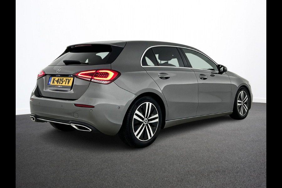 Mercedes-Benz A-Klasse 160 Business Solution Luxury Navigatie Apple Carplay/Android Auto Camera Parkeersensoren Cruise Control Stoelverwarming Virtual Cockpit Lichtmetalen velgen Climate Control