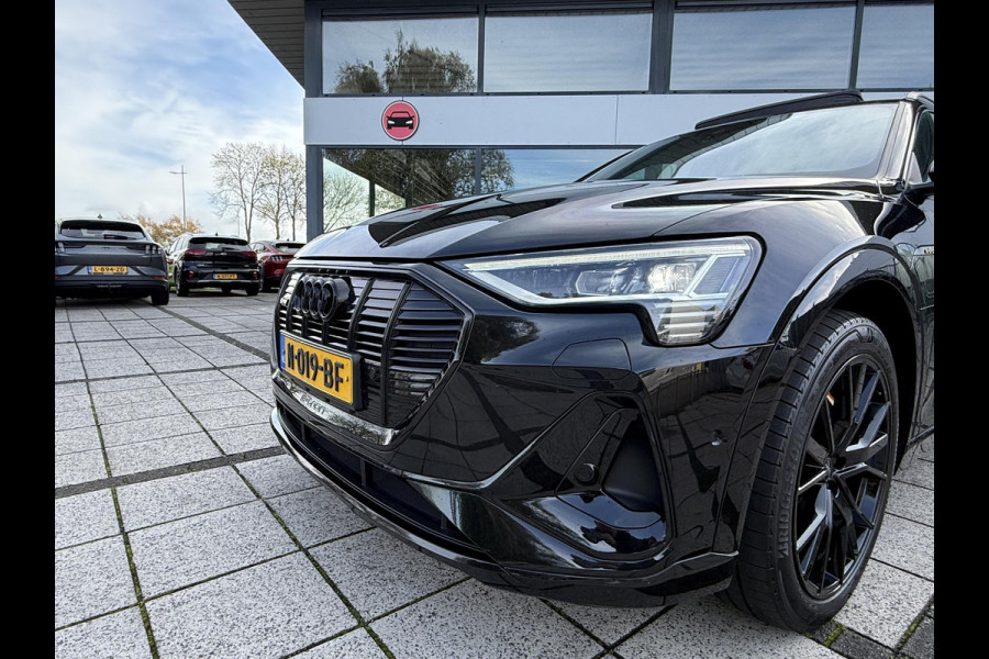 Audi e-tron 55 quattro S edition 95 kWh | Panorama | Trekhaak | 21 Inch | Audi e-tron 55 quattro S edition 95 kWh | Panorama | Trekhaak | 21 Inch |