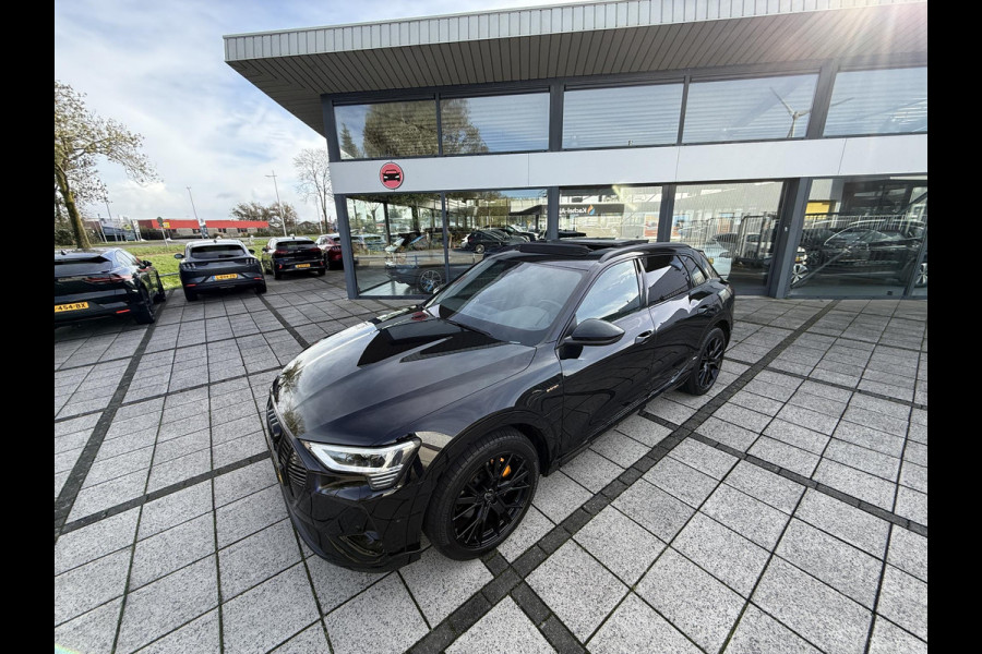 Audi e-tron 55 quattro S edition 95 kWh | Panorama | Trekhaak | 21 Inch | Audi e-tron 55 quattro S edition 95 kWh | Panorama | Trekhaak | 21 Inch |