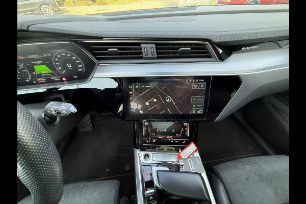 Audi e-tron 55 quattro S edition 95 kWh | Panorama | Trekhaak | 21 Inch | Audi e-tron 55 quattro S edition 95 kWh | Panorama | Trekhaak | 21 Inch |