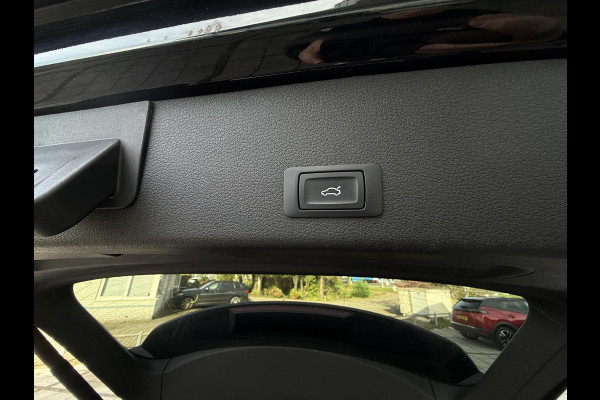 Audi e-tron 55 quattro S edition 95 kWh | Panorama | Trekhaak | 21 Inch | Audi e-tron 55 quattro S edition 95 kWh | Panorama | Trekhaak | 21 Inch |