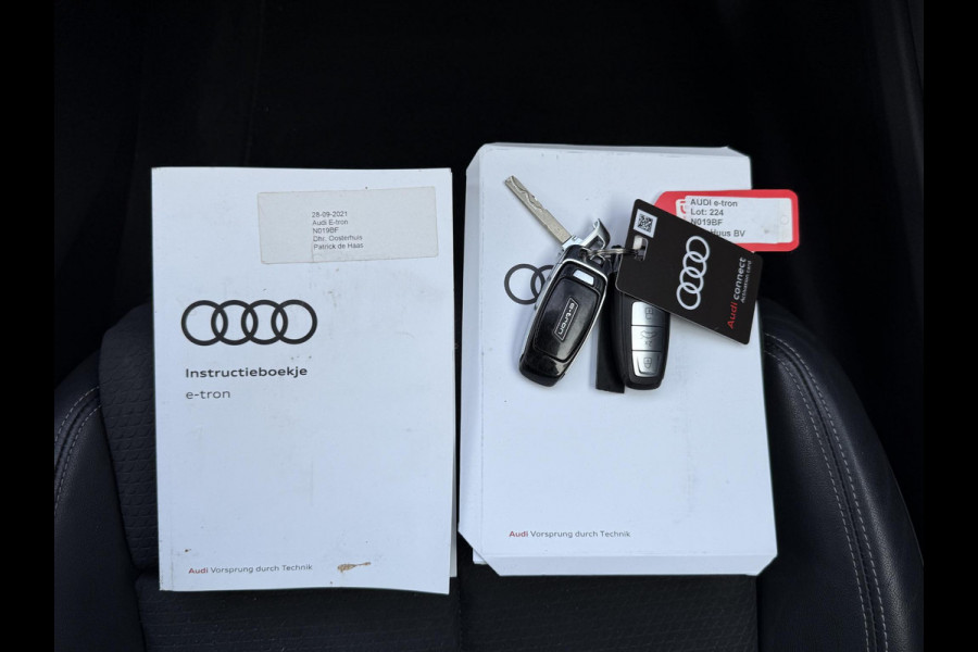 Audi e-tron 55 quattro S edition 95 kWh | Panorama | Trekhaak | 21 Inch | Audi e-tron 55 quattro S edition 95 kWh | Panorama | Trekhaak | 21 Inch |