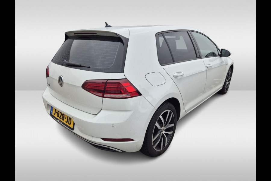 Volkswagen e-Golf E-DITION / SoH 92.9% / CarPlay / Virtual Cockpit / Warmtepomp / 17'' / Parkeerhulp V+A / Stoelverwarming / DAB / ACC Volkswagen e-Golf E-DITION / SoH 92.9% / CarPlay / Virtual Cockpit / Warmtepomp / 17'' / Parkeerhulp V+A / Stoelverwarming / DAB / ACC