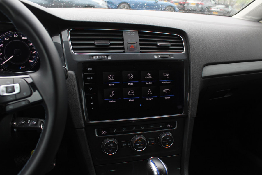 Volkswagen e-Golf E-DITION / SoH 92.9% / CarPlay / Virtual Cockpit / Warmtepomp / 17'' / Parkeerhulp V+A / Stoelverwarming / DAB / ACC Volkswagen e-Golf E-DITION / SoH 92.9% / CarPlay / Virtual Cockpit / Warmtepomp / 17'' / Parkeerhulp V+A / Stoelverwarming / DAB / ACC