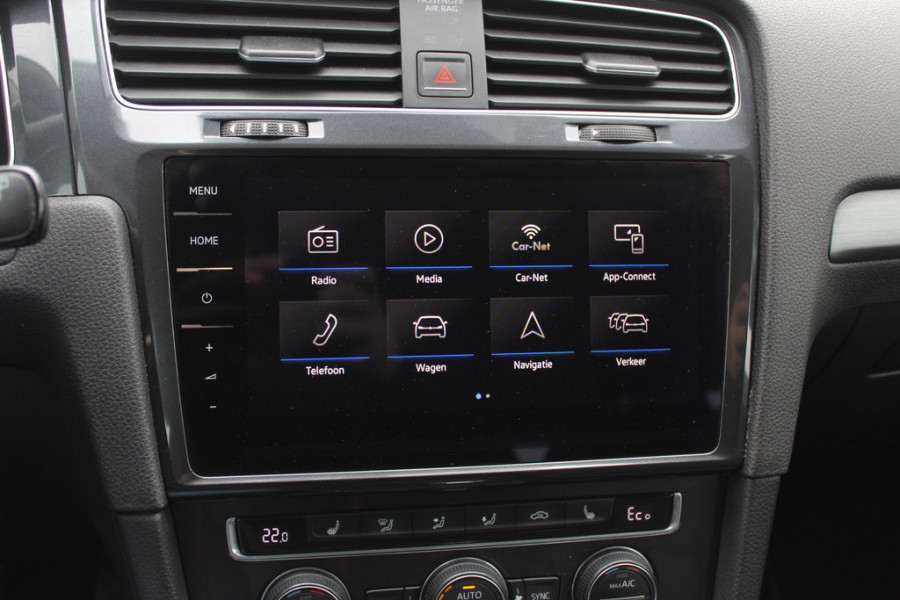 Volkswagen e-Golf E-DITION / SoH 92.9% / CarPlay / Virtual Cockpit / Warmtepomp / 17'' / Parkeerhulp V+A / Stoelverwarming / DAB / ACC Volkswagen e-Golf E-DITION / SoH 92.9% / CarPlay / Virtual Cockpit / Warmtepomp / 17'' / Parkeerhulp V+A / Stoelverwarming / DAB / ACC