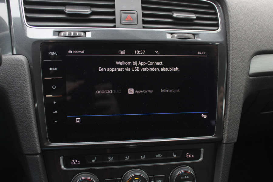 Volkswagen e-Golf E-DITION / SoH 92.9% / CarPlay / Virtual Cockpit / Warmtepomp / 17'' / Parkeerhulp V+A / Stoelverwarming / DAB / ACC Volkswagen e-Golf E-DITION / SoH 92.9% / CarPlay / Virtual Cockpit / Warmtepomp / 17'' / Parkeerhulp V+A / Stoelverwarming / DAB / ACC