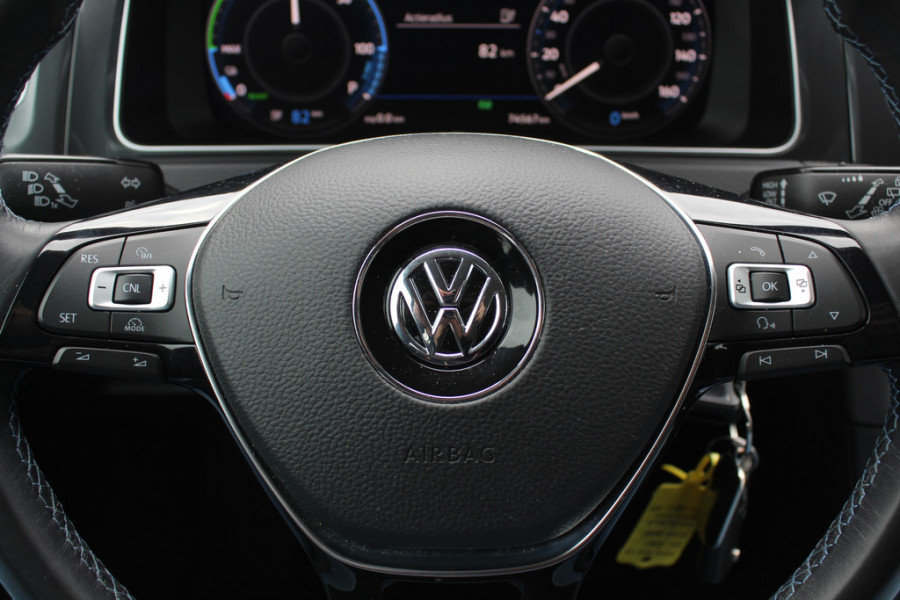 Volkswagen e-Golf E-DITION / SoH 92.9% / CarPlay / Virtual Cockpit / Warmtepomp / 17'' / Parkeerhulp V+A / Stoelverwarming / DAB / ACC Volkswagen e-Golf E-DITION / SoH 92.9% / CarPlay / Virtual Cockpit / Warmtepomp / 17'' / Parkeerhulp V+A / Stoelverwarming / DAB / ACC