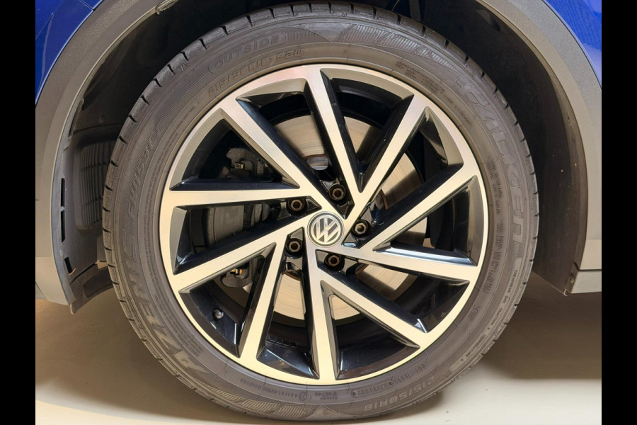Volkswagen T-Roc 2.0 TSI 4Motion R 300PK|PANO|CAMERA|BTW AUTO|LINE-ASSIST|ACC Volkswagen T-Roc 2.0 TSI 4Motion R 300PK|PANO|CAMERA|BTW AUTO|LINE-ASSIST|ACC