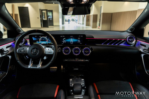 Mercedes-Benz CLA-Klasse Shooting Brake AMG 45 S 4MATIC+ Premium Plus |PANO|CAMERA|SFEER|BURMESTER|KUIPSTOELEN|MEMORY Mercedes-Benz CLA-Klasse Shooting Brake AMG 45 S 4MATIC+ Premium Plus |PANO|CAMERA|SFEER|BURMESTER|KUIPSTOELEN|MEMORY