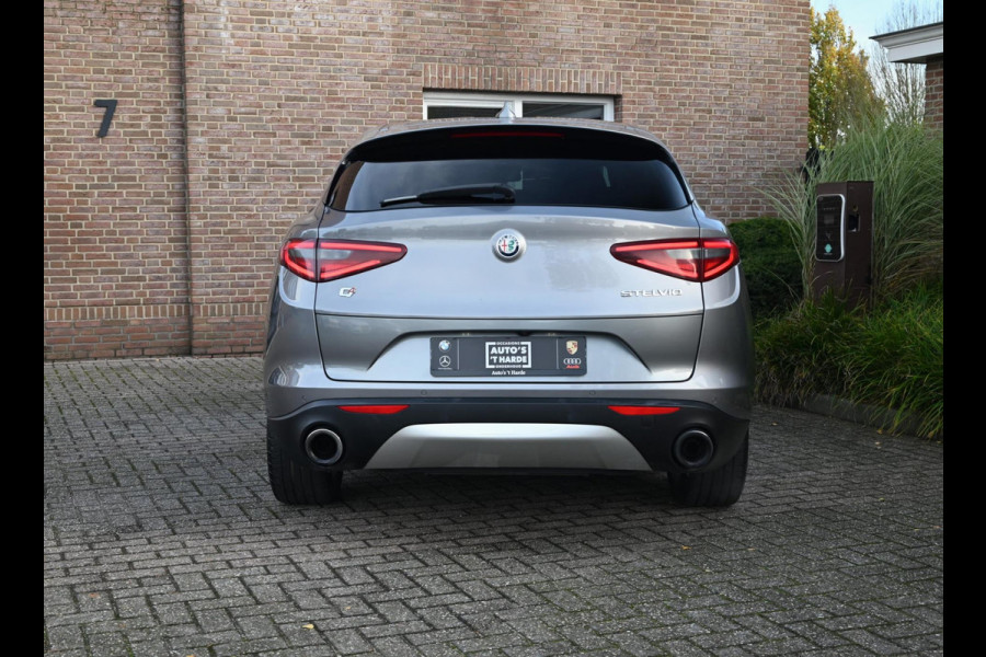 Alfa Romeo Stelvio 2.0 T AWD Super First Edition 280 PK Leder Camera Keyless Stoel/Stuurverw. Elek Klep 20'' Alfa Romeo Stelvio 2.0 T AWD Super First Edition 280 PK Leder Camera Keyless Stoel/Stuurverw. Elek Klep 20''