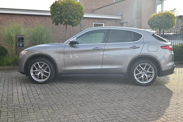 Alfa Romeo Stelvio 2.0 T AWD Super First Edition 280 PK Leder Camera Keyless Stoel/Stuurverw. Elek Klep 20'' Alfa Romeo Stelvio 2.0 T AWD Super First Edition 280 PK Leder Camera Keyless Stoel/Stuurverw. Elek Klep 20''