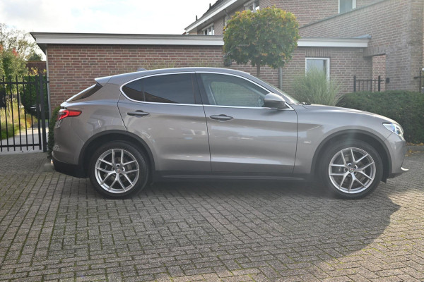 Alfa Romeo Stelvio 2.0 T AWD Super First Edition 280 PK Leder Camera Keyless Stoel/Stuurverw. Elek Klep 20'' Alfa Romeo Stelvio 2.0 T AWD Super First Edition 280 PK Leder Camera Keyless Stoel/Stuurverw. Elek Klep 20''