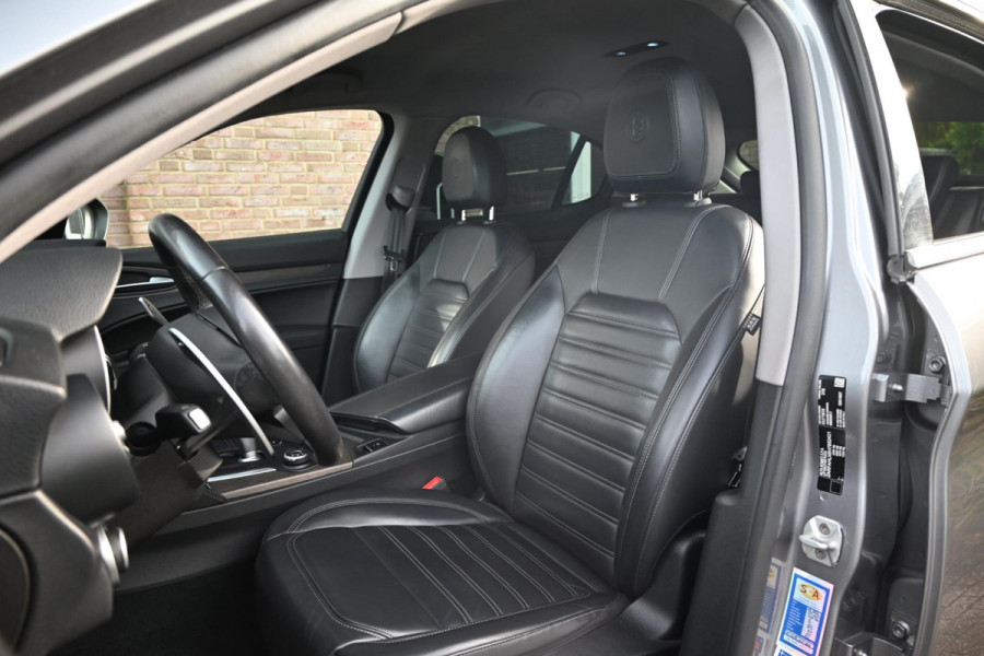 Alfa Romeo Stelvio 2.0 T AWD Super First Edition 280 PK Leder Camera Keyless Stoel/Stuurverw. Elek Klep 20'' Alfa Romeo Stelvio 2.0 T AWD Super First Edition 280 PK Leder Camera Keyless Stoel/Stuurverw. Elek Klep 20''