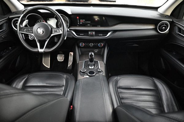 Alfa Romeo Stelvio 2.0 T AWD Super First Edition 280 PK Leder Camera Keyless Stoel/Stuurverw. Elek Klep 20'' Alfa Romeo Stelvio 2.0 T AWD Super First Edition 280 PK Leder Camera Keyless Stoel/Stuurverw. Elek Klep 20''