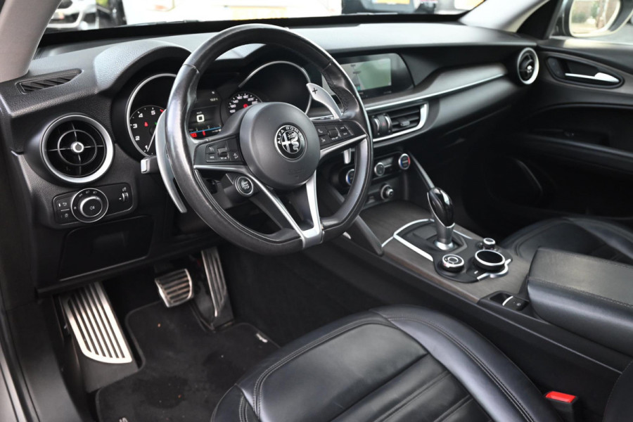 Alfa Romeo Stelvio 2.0 T AWD Super First Edition 280 PK Leder Camera Keyless Stoel/Stuurverw. Elek Klep 20'' Alfa Romeo Stelvio 2.0 T AWD Super First Edition 280 PK Leder Camera Keyless Stoel/Stuurverw. Elek Klep 20''