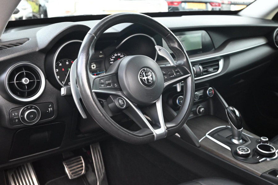Alfa Romeo Stelvio 2.0 T AWD Super First Edition 280 PK Leder Camera Keyless Stoel/Stuurverw. Elek Klep 20'' Alfa Romeo Stelvio 2.0 T AWD Super First Edition 280 PK Leder Camera Keyless Stoel/Stuurverw. Elek Klep 20''