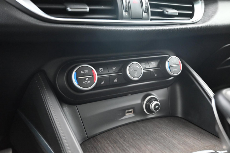Alfa Romeo Stelvio 2.0 T AWD Super First Edition 280 PK Leder Camera Keyless Stoel/Stuurverw. Elek Klep 20'' Alfa Romeo Stelvio 2.0 T AWD Super First Edition 280 PK Leder Camera Keyless Stoel/Stuurverw. Elek Klep 20''