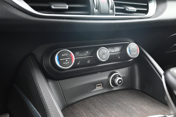 Alfa Romeo Stelvio 2.0 T AWD Super First Edition 280 PK Leder Camera Keyless Stoel/Stuurverw. Elek Klep 20'' Alfa Romeo Stelvio 2.0 T AWD Super First Edition 280 PK Leder Camera Keyless Stoel/Stuurverw. Elek Klep 20''