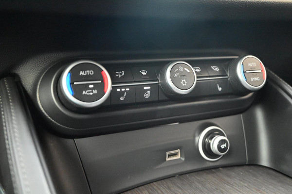 Alfa Romeo Stelvio 2.0 T AWD Super First Edition 280 PK Leder Camera Keyless Stoel/Stuurverw. Elek Klep 20'' Alfa Romeo Stelvio 2.0 T AWD Super First Edition 280 PK Leder Camera Keyless Stoel/Stuurverw. Elek Klep 20''