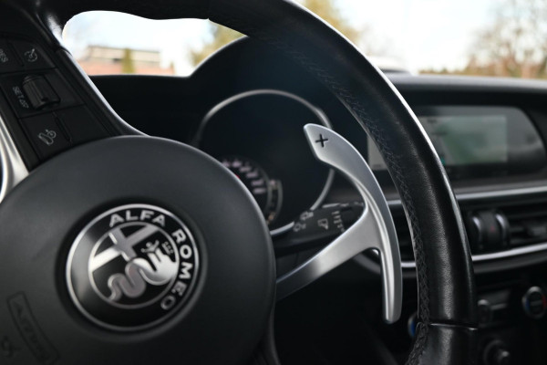 Alfa Romeo Stelvio 2.0 T AWD Super First Edition 280 PK Leder Camera Keyless Stoel/Stuurverw. Elek Klep 20'' Alfa Romeo Stelvio 2.0 T AWD Super First Edition 280 PK Leder Camera Keyless Stoel/Stuurverw. Elek Klep 20''