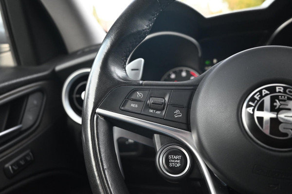 Alfa Romeo Stelvio 2.0 T AWD Super First Edition 280 PK Leder Camera Keyless Stoel/Stuurverw. Elek Klep 20'' Alfa Romeo Stelvio 2.0 T AWD Super First Edition 280 PK Leder Camera Keyless Stoel/Stuurverw. Elek Klep 20''