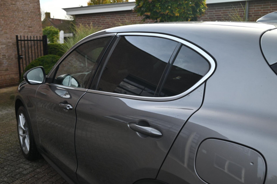 Alfa Romeo Stelvio 2.0 T AWD Super First Edition 280 PK Leder Camera Keyless Stoel/Stuurverw. Elek Klep 20'' Alfa Romeo Stelvio 2.0 T AWD Super First Edition 280 PK Leder Camera Keyless Stoel/Stuurverw. Elek Klep 20''