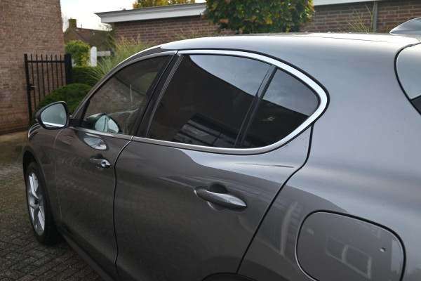 Alfa Romeo Stelvio 2.0 T AWD Super First Edition 280 PK Leder Camera Keyless Stoel/Stuurverw. Elek Klep 20'' Alfa Romeo Stelvio 2.0 T AWD Super First Edition 280 PK Leder Camera Keyless Stoel/Stuurverw. Elek Klep 20''