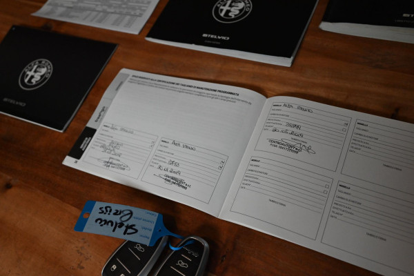 Alfa Romeo Stelvio 2.0 T AWD Super First Edition 280 PK Leder Camera Keyless Stoel/Stuurverw. Elek Klep 20'' Alfa Romeo Stelvio 2.0 T AWD Super First Edition 280 PK Leder Camera Keyless Stoel/Stuurverw. Elek Klep 20''