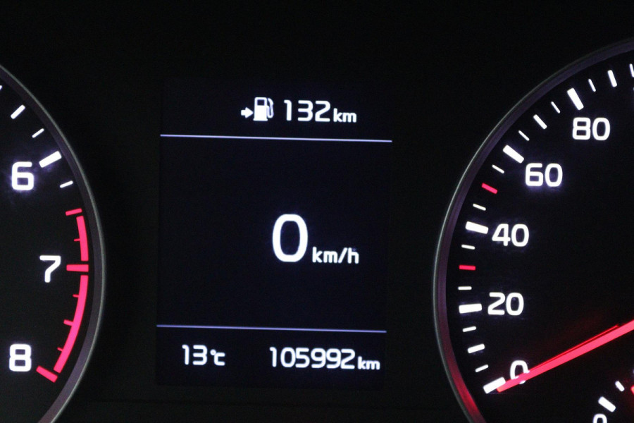 Kia Stonic 1.0 T-GDi DynamicLine (TREKHAAK, ACHTERUITRIJCAMERA, PARKEERSENSOREN, LANE-ASSIST, CRUISE CONTROL) Kia Stonic 1.0 T-GDi DynamicLine (TREKHAAK, ACHTERUITRIJCAMERA, PARKEERSENSOREN, LANE-ASSIST, CRUISE CONTROL)