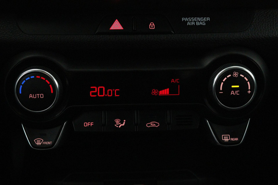 Kia Stonic 1.0 T-GDi DynamicLine (TREKHAAK, ACHTERUITRIJCAMERA, PARKEERSENSOREN, LANE-ASSIST, CRUISE CONTROL) Kia Stonic 1.0 T-GDi DynamicLine (TREKHAAK, ACHTERUITRIJCAMERA, PARKEERSENSOREN, LANE-ASSIST, CRUISE CONTROL)