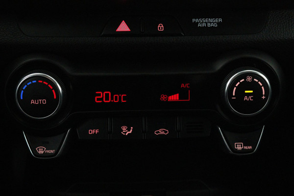 Kia Stonic 1.0 T-GDi DynamicLine (TREKHAAK, ACHTERUITRIJCAMERA, PARKEERSENSOREN, LANE-ASSIST, CRUISE CONTROL) Kia Stonic 1.0 T-GDi DynamicLine (TREKHAAK, ACHTERUITRIJCAMERA, PARKEERSENSOREN, LANE-ASSIST, CRUISE CONTROL)
