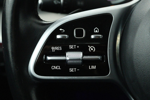 Mercedes-Benz E-Klasse 200 Business (SFEERVERLICHTING STOELVERWARMING, NAVIGATIE, CRUISE CONTROL, PARKEERSENSOREN) Mercedes-Benz E-Klasse 200 Business (SFEERVERLICHTING STOELVERWARMING, NAVIGATIE, CRUISE CONTROL, PARKEERSENSOREN)