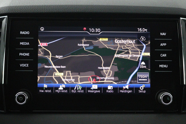 Škoda Karoq 1.5 TSI ACT Business Edition (TREKHAAK, STOELVERVARMING, ACHTERUITIJCAMERA, SFEERVERLICHTING, , NAVIGATIE, CAMERA)