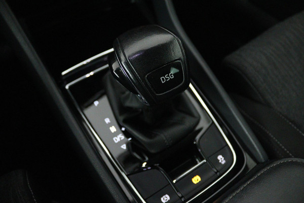 Škoda Karoq 1.5 TSI ACT Business Edition (TREKHAAK, STOELVERVARMING, ACHTERUITIJCAMERA, SFEERVERLICHTING, , NAVIGATIE, CAMERA)