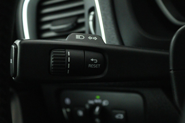 Volvo V40 1.5 T2 Nordic+ (TREKHAAK, AUTOMAAT, STOELVERWARMING, NAVIGATIE, CRUISE CONTROL, PARKEERSENSOREN) Volvo V40 1.5 T2 Nordic+ (TREKHAAK, AUTOMAAT, STOELVERWARMING, NAVIGATIE, CRUISE CONTROL, PARKEERSENSOREN)