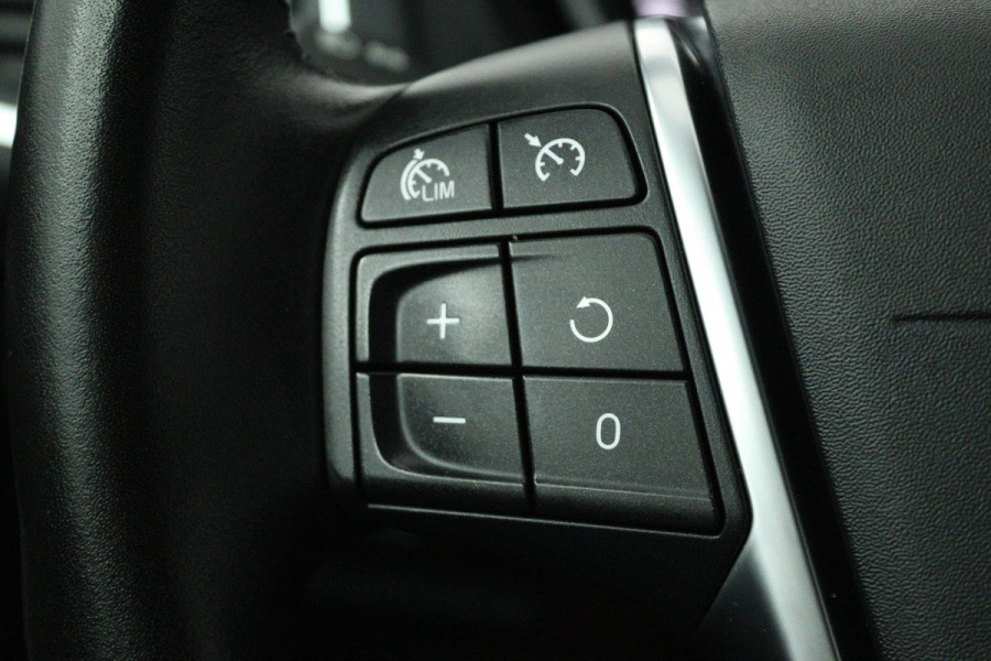 Volvo V40 1.5 T2 Nordic+ (TREKHAAK, AUTOMAAT, STOELVERWARMING, NAVIGATIE, CRUISE CONTROL, PARKEERSENSOREN) Volvo V40 1.5 T2 Nordic+ (TREKHAAK, AUTOMAAT, STOELVERWARMING, NAVIGATIE, CRUISE CONTROL, PARKEERSENSOREN)