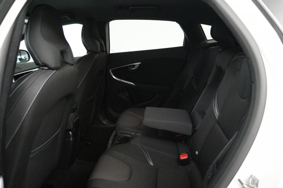 Volvo V40 1.5 T2 Nordic+ (TREKHAAK, AUTOMAAT, STOELVERWARMING, NAVIGATIE, CRUISE CONTROL, PARKEERSENSOREN) Volvo V40 1.5 T2 Nordic+ (TREKHAAK, AUTOMAAT, STOELVERWARMING, NAVIGATIE, CRUISE CONTROL, PARKEERSENSOREN)