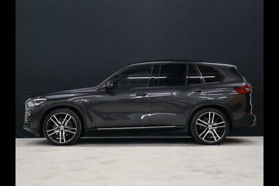 BMW X5 xDrive45e High Executive [SCHUIFKANTELDAK, TREKHAAK INKLAPBAAR, MEMORY SEATS, HARMAN/KARDON, APPLE CARPLAY, ANDROID, 360 CAMERA, HEAD-UP, STUURVERWARMING, STOELVERWARMING, ADAPTIVE CRUISE, VOL LEDER, NIEUWSTAAT]